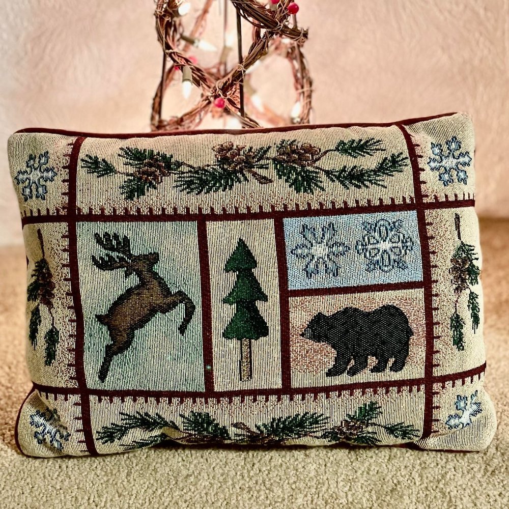Beautiful Lodge Style Tapestry Pillow 12x16" Excellent Condition!